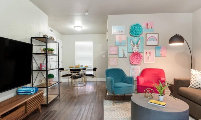 Austin Apartment | The Flamingo 102 l No Service Fees Pool 65 TV