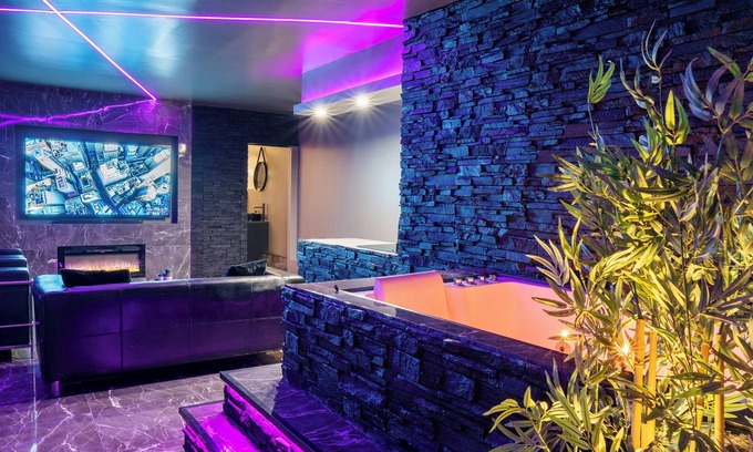 Coignieres Apartment | The Floor - Ombre D'Ebene Loft & private Jacuzzi