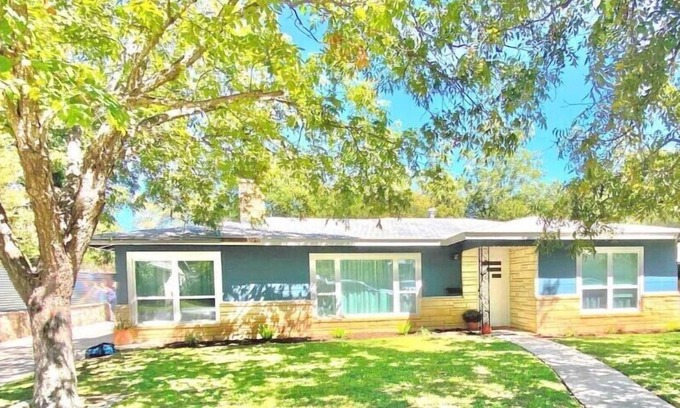 Kerrville House | The Florence House, 2BD/1BA, Fenced Yard, Near Park, River