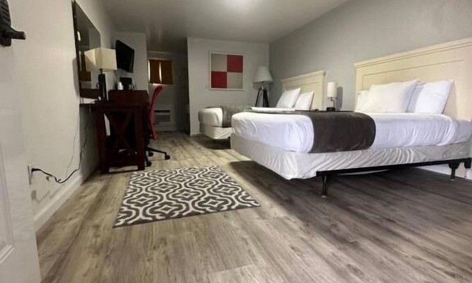 Frontier Hotel | The Fossil Butte Motel