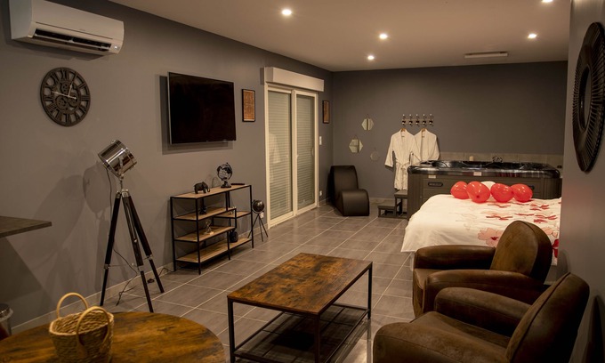 Saint-Bauzille-de-la-Sylve Apartment | The cozy little nest parenthesis with Jacuzzi