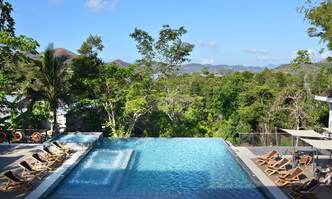 Coron Town Proper Hotel | The Funny Lion