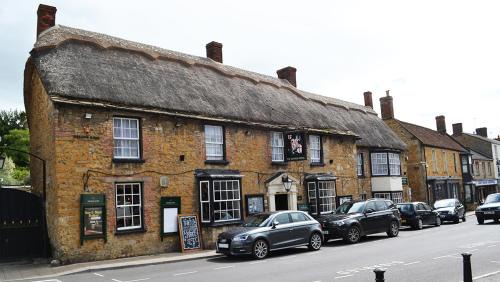 Castle Cary Hotel | The George Hotel