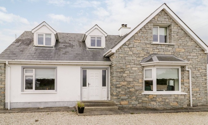 Carndonagh House | THE GLEN, pet friendly, with open fire in Carndonagh, County Donegal