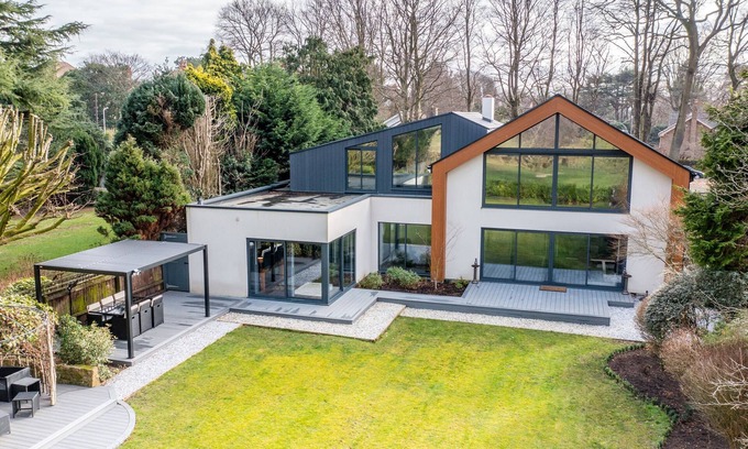 Birkenhead Cottage | THE GOLF HOUSE, pet friendly, luxury holiday cottage in Birkenhead