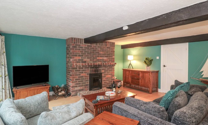 Upwey Cottage | THE GRAIN STORE, pet friendly, with open fire in Weymouth