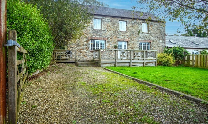 Kilgetty Cabin | The Granary - 3 Bedroom Cottage - Langdon Farm