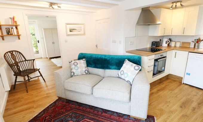 Penbryn Cottage | THE GRANARY COTTAGE, pet friendly, with a garden in Llangrannog