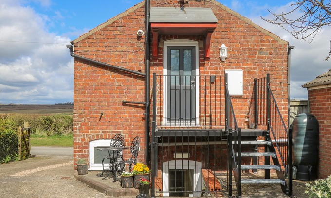 Driffield Cottage | THE GRANARY, pet friendly, character holiday cottage in Wetwang
