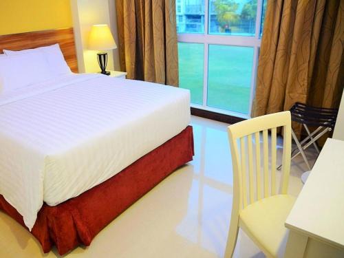 Male Hotel | The Grand View
