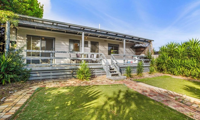 Rye House | The Grandeur by Ready Set Stay - Pet Friendly, BBQ