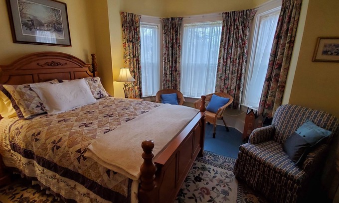 Annapolis Royal Bed & Breakfast | The Granville Room in welcoming bed and breakfast