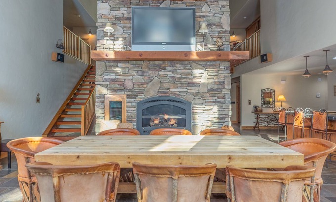 Arnold Cabin | THE GREAT ESCAPE - 6 BEDROOM 5.5 BATHROOM W/SAUNA IN BLS