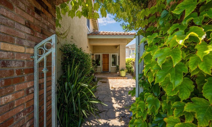 Cypress House | The Great Park Place! Beautiful 2bd, 2 bath, centrally located, cul-de-sac home.