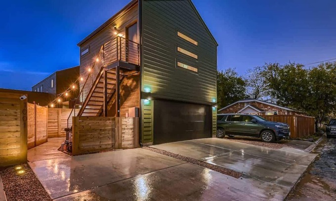 Georgetown House | The Green Room Studio-Walk to Square & River Trail