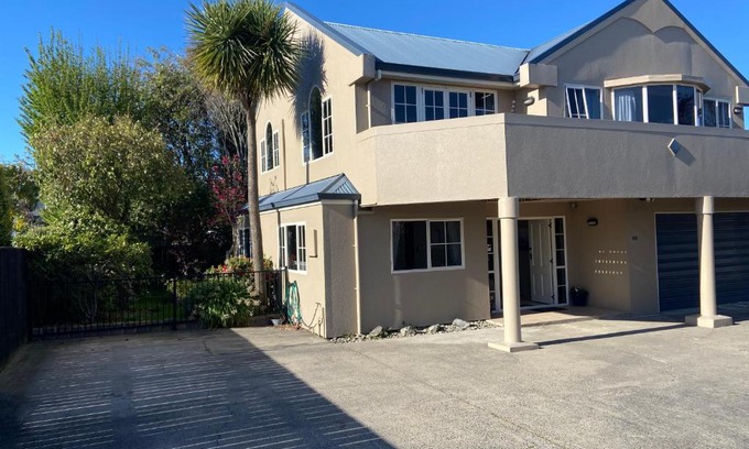 Mosgiel House | The Ground Floor Guest Suite