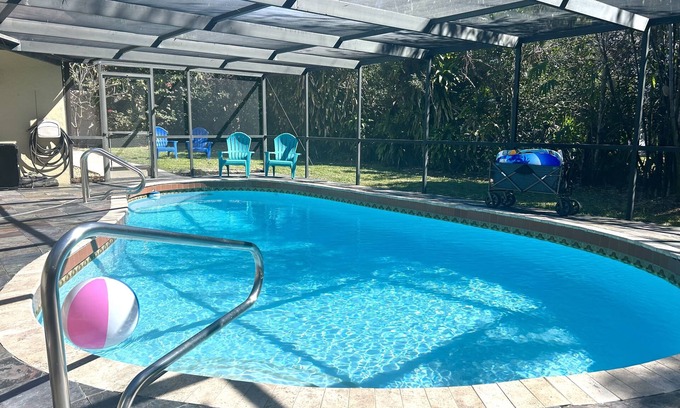 Whitfield House | The Hamilton ~ Upscale Pool House by Beaches/Downtown