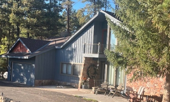 Ponderosa Pines House | The Harvest Moon Mountain Retreat