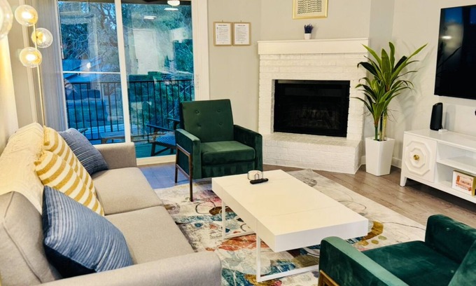 Sweetbriar Apartment | "The Haven" VRBO - Your Austin SoCo Sanctuaryn2BR - 1 King, 2 Full Bunk Bed