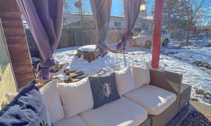 Berkeley House | THE HEN HOUSE! Walk to buzzing restaurants bars and shopping on Tennyson!