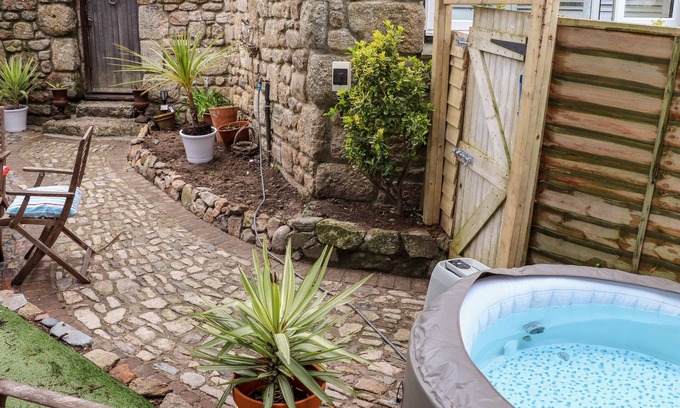 Goldsithney Cottage | The Hexagon House