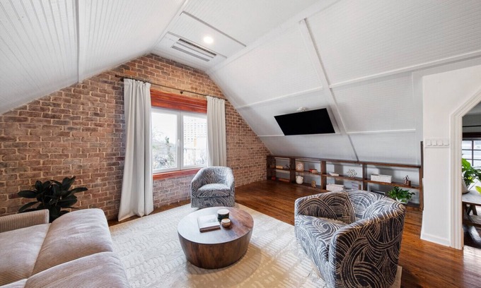 Macon Apartment | The Hidden Hideaway on College