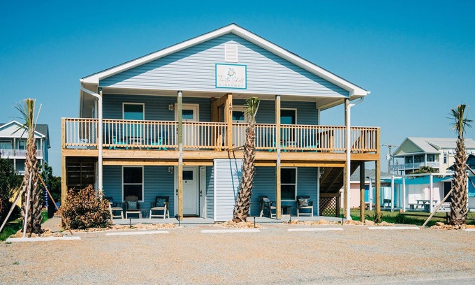 Surf City Apartment | The Hideaway D- Beach - Dog Friendly - Playground - Bikes - Fenced in Yard
