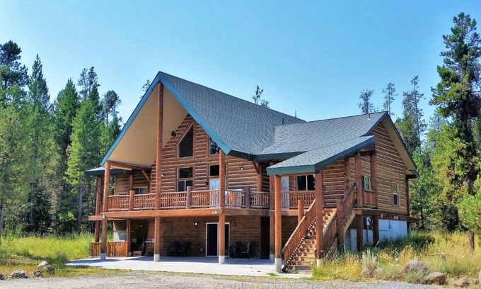 Island Park Cabin | The Hideaway Lodge