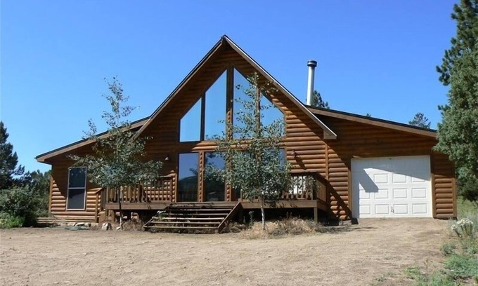 Westcliffe House | 'The Hideaway' - Tucked in the Beautiful Wet Mountain Valley.