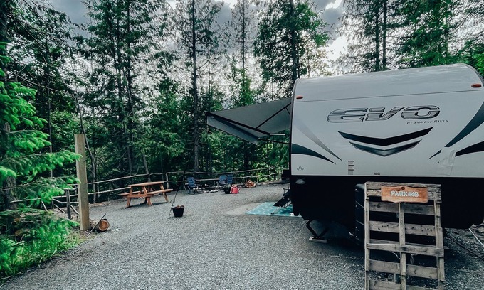 Magna bay House | The Hideout Trailer - close to Winery nestled in the mountains of the Shuswap