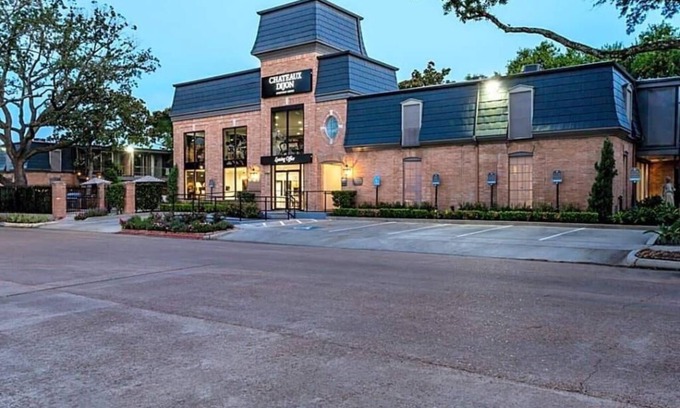 Houston Apartment | The Hierarchy at Chateaux Dijon. Nice and comfortable just like home