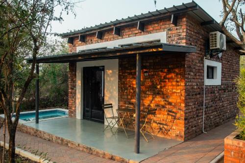 Ramotswa Cabin | The Hill Chalets - Crocodile Pools-Self Catering