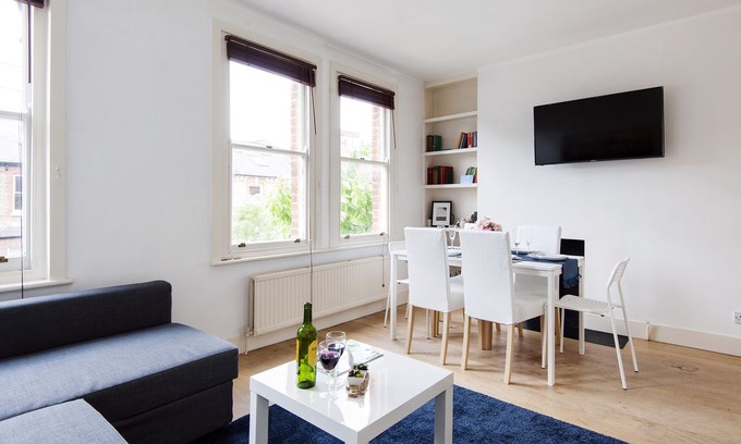 Hammersmith and Fulham Apartment | The Homey West Kensington Apartment - KDY