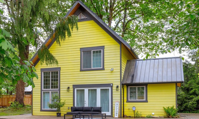 Honeymoon Bay Cottage | *The Honeymoon Bay Hideaway* - Luxurious Cottage steps from Cowichan Lake