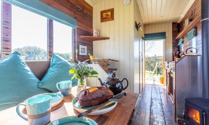Trowbridge Other | The Hoot Romantic Glamping