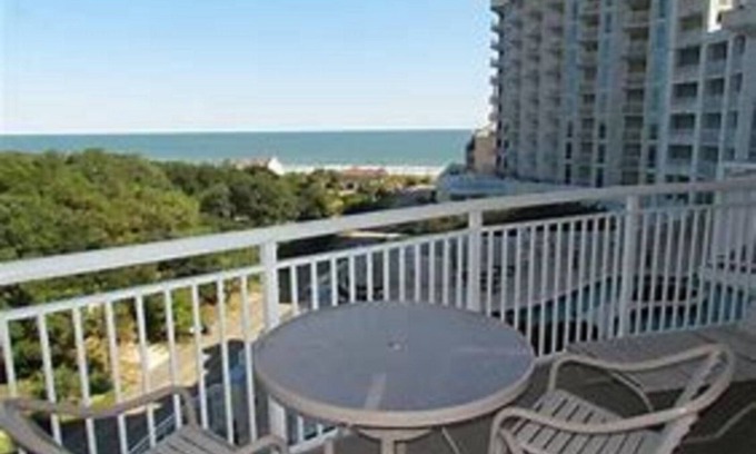 Myrtle Beach House | The Horizon at 77th resort is a relaxing beach retreat.