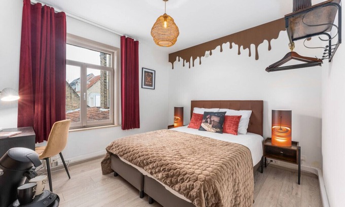 Historical Center Bruges Hotel | The Hot Chocolate Room by Charlie's Choco Factory