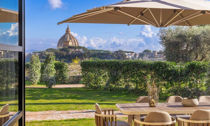 Trionfale Apartment | The House of the Moon, urban retreat with a view of St. Peter's