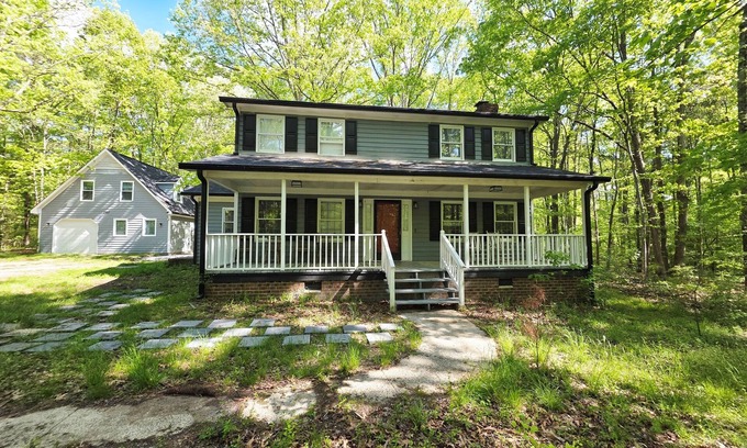 McCain House | The House @ Pine Forest Hideaway - (12 min to UNC)