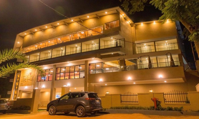 Kigali Hotel | The Hut Restaurant & Boutique Hotel