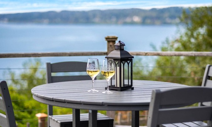 Indianola Apartment | The Hygge Hideaway with Breathtaking Views