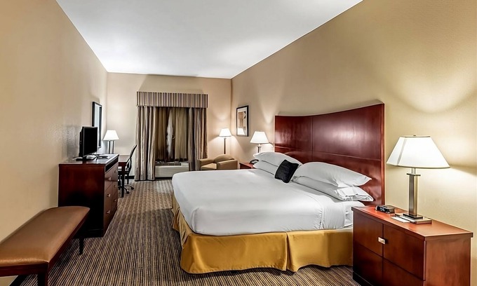Mineral Wells Hotel | The Ideal Mix of Value, Comfort, and Convenience! Onsite Pool, Free Breakfast