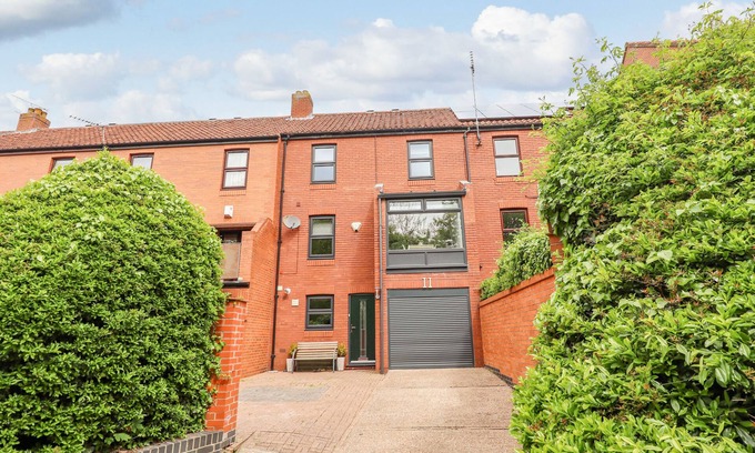 Lincoln Cottage | THE IMP'S PAD, pet friendly in Lincoln