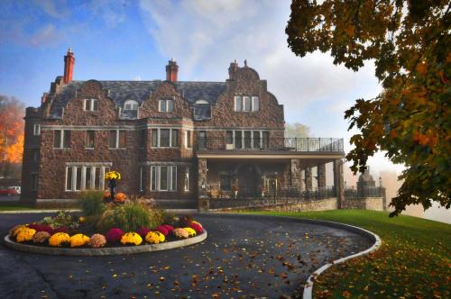 Lake George Hotel | The Inn at Erlowest