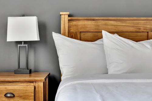 Lake George Hotel | The Inn of Lake George