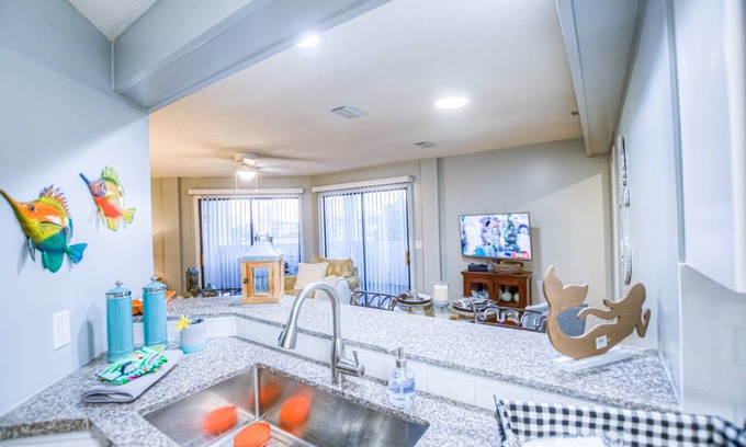 Gulf Lagoon Beach Condo | The Inn at St Thomas 1210B - Perfect Affordable Getaway