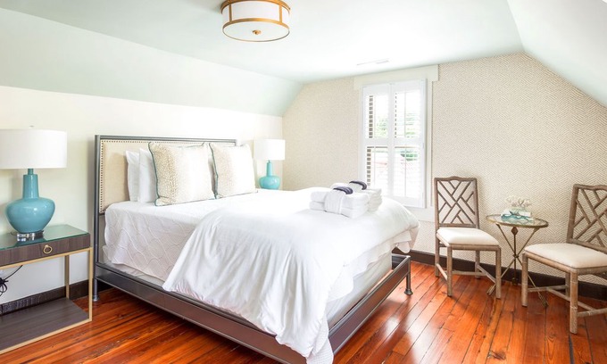 Westside House | The Inns at 154 Spring Street – 1 BR / 1 BA
