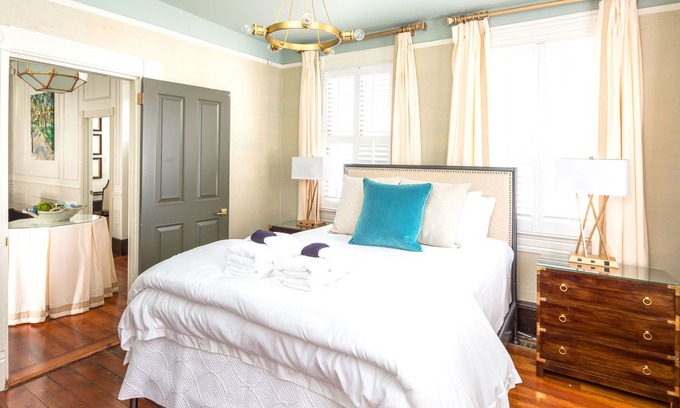 Westside House | The Inns at 154 Spring Street – 1 BR / 1 BA