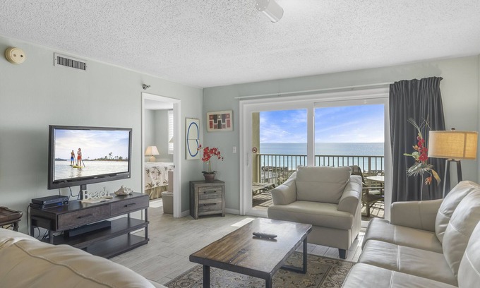 Holiday Isle Condo | The Islander 501 - Complimentary Beach Service - Heated Pool