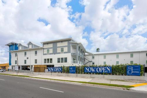 Dunedin Hotel | The J Hotel Dunedin Clearwater, an Ascend Collection Hotel